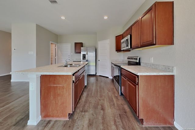 4015 Asher Aly, St Hedwig, TX 78152