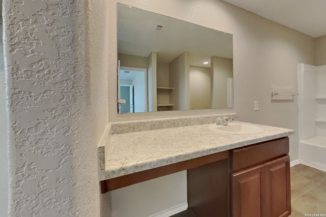 4015 Asher Aly, St Hedwig, TX 78152