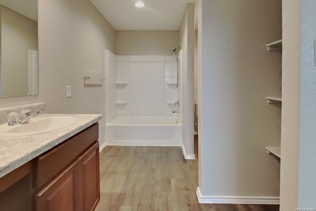 4015 Asher Aly, St Hedwig, TX 78152