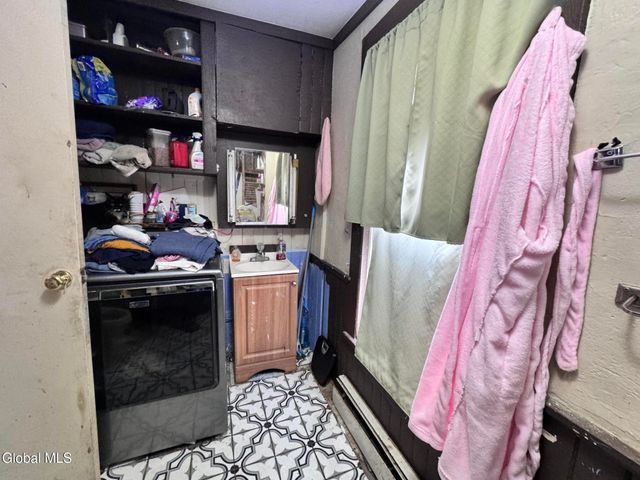 27 Mechanic Street, Hoosick Falls, NY 12090