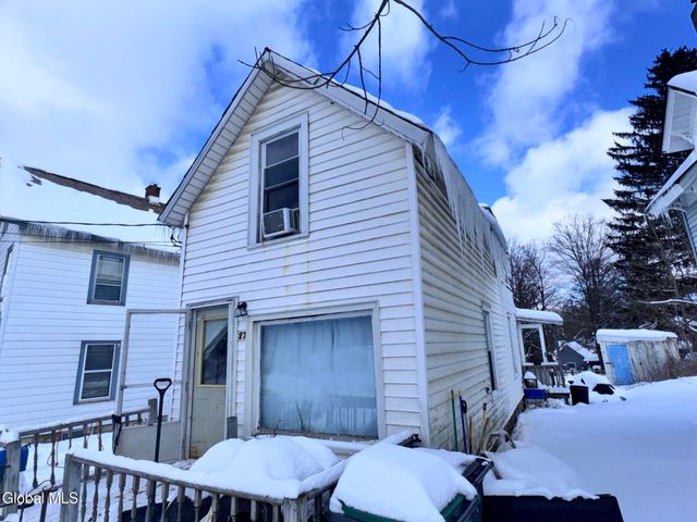 27 Mechanic Street, Hoosick Falls, NY 12090