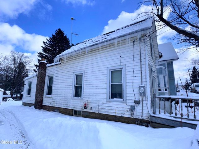 27 Mechanic Street, Hoosick Falls, NY 12090