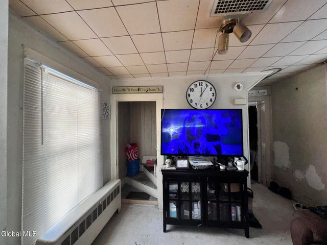 27 Mechanic Street, Hoosick Falls, NY 12090