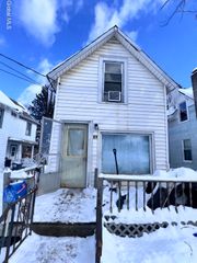 27 Mechanic Street, Hoosick Falls, NY 12090