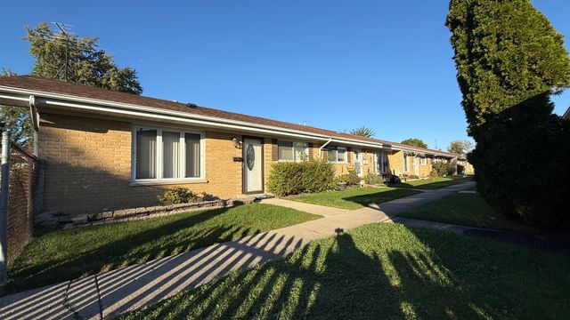 9457 Sumac Road E, Des Plaines, IL 60016