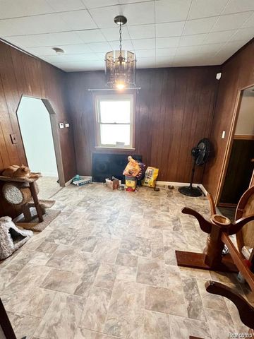 7252 Packard Avenue, Warren, MI 48091