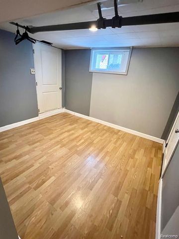 7252 Packard Avenue, Warren, MI 48091