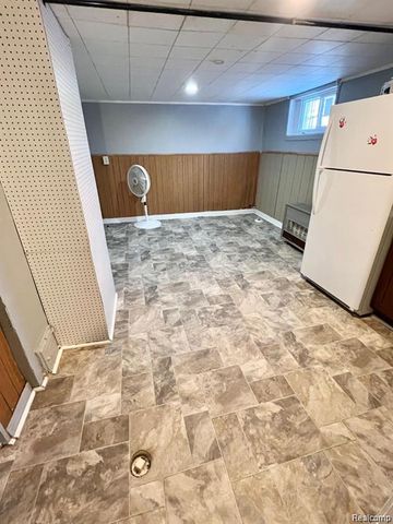 7252 Packard Avenue, Warren, MI 48091