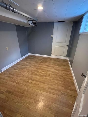 7252 Packard Avenue, Warren, MI 48091