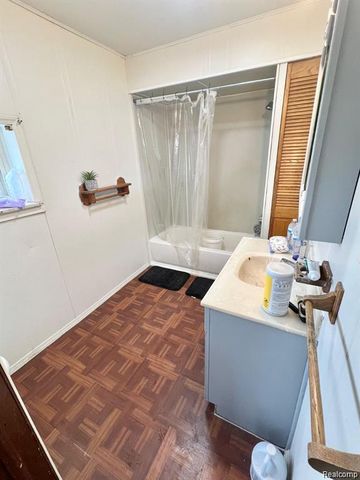 7252 Packard Avenue, Warren, MI 48091