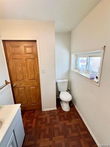 7252 Packard Avenue, Warren, MI 48091