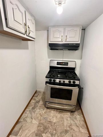 7252 Packard Avenue, Warren, MI 48091