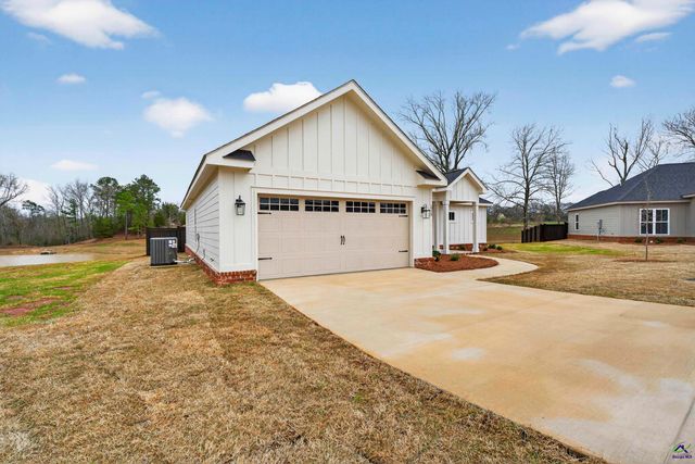 215 Saraland Trail, Perry, GA 31069