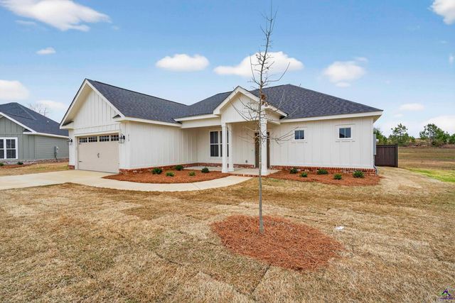 215 Saraland Trail, Perry, GA 31069