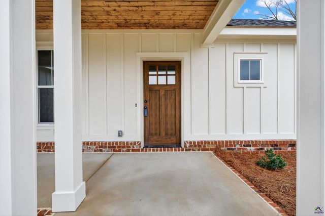 215 Saraland Trail, Perry, GA 31069
