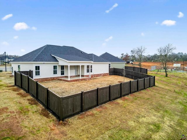 215 Saraland Trail, Perry, GA 31069