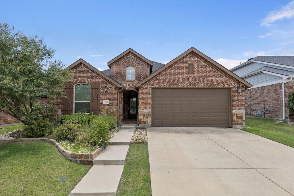 1733 Lark Lane, Argyle, TX 76226
