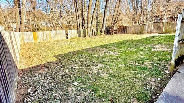 3017 Hampton Road, St Joseph, MO 64505