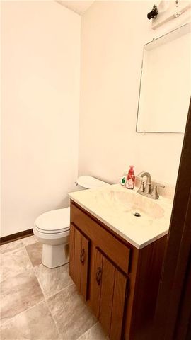 3017 Hampton Road, St Joseph, MO 64505