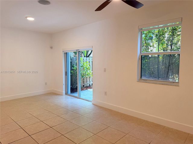 1328 SE 26th Ter ., Homestead, FL 33035