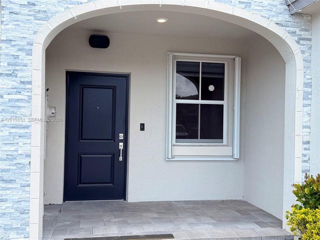 1328 SE 26th Ter ., Homestead, FL 33035