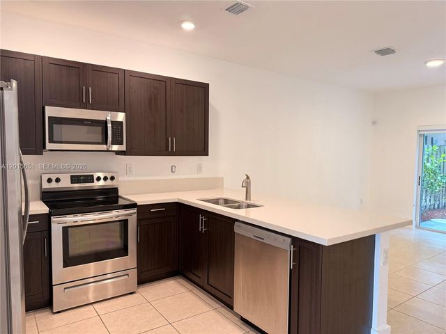 1328 SE 26th Ter ., Homestead, FL 33035