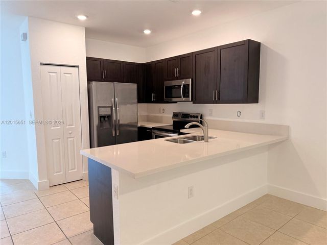 1328 SE 26th Ter ., Homestead, FL 33035