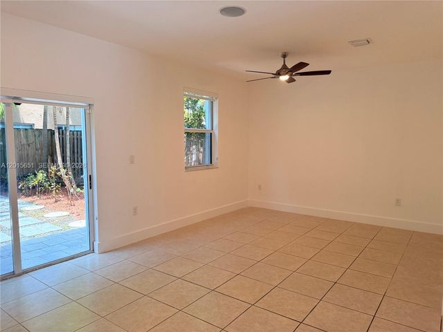1328 SE 26th Ter ., Homestead, FL 33035