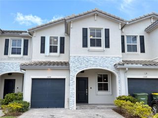 1328 SE 26th Ter ., Homestead, FL 33035