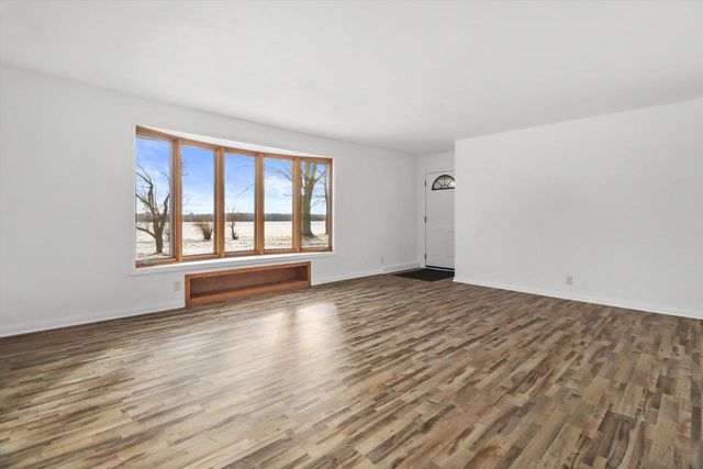 34302 Loland DRIVE, Waterford, WI 53185