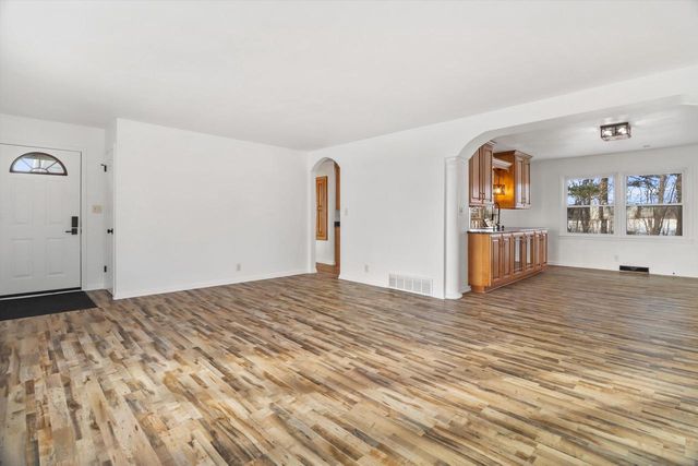 34302 Loland DRIVE, Waterford, WI 53185