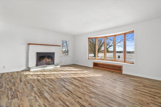 34302 Loland DRIVE, Waterford, WI 53185