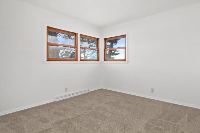 34302 Loland DRIVE, Waterford, WI 53185