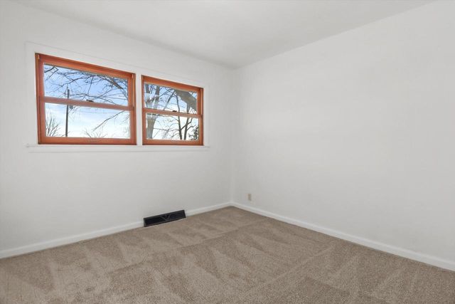 34302 Loland DRIVE, Waterford, WI 53185