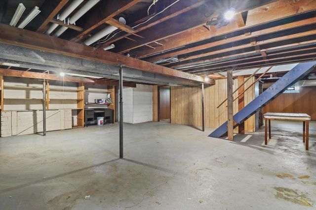 34302 Loland DRIVE, Waterford, WI 53185