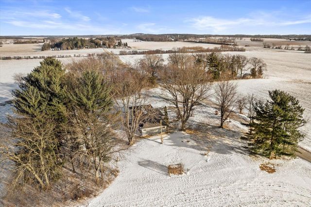 34302 Loland DRIVE, Waterford, WI 53185