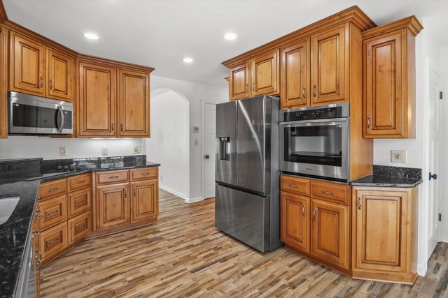 34302 Loland DRIVE, Waterford, WI 53185