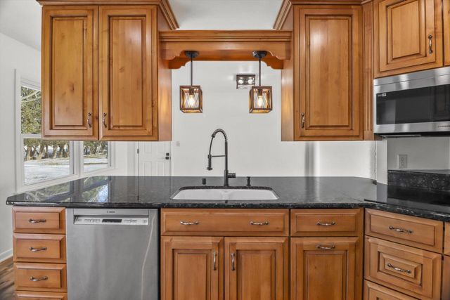 34302 Loland DRIVE, Waterford, WI 53185