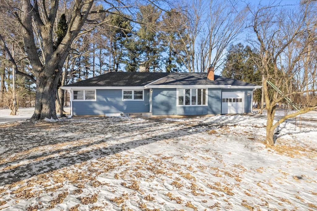 34302 Loland DRIVE, Waterford, WI 53185