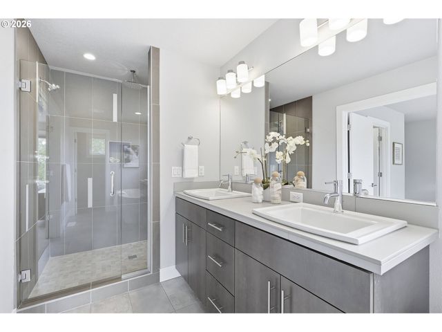 5425 Ne 32ND Pl, Portland, OR 97211