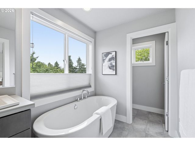 5425 Ne 32ND Pl, Portland, OR 97211