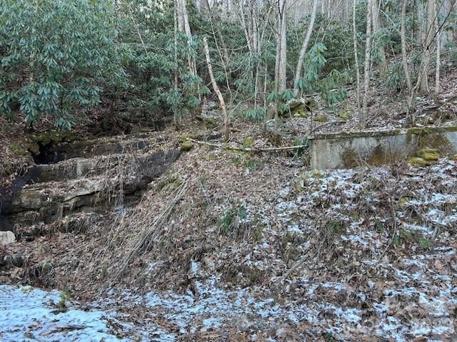 621 Round Top Road, Almond, NC 28702