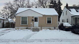 828 E Hayes Avenue, Hazel Park, MI 48030