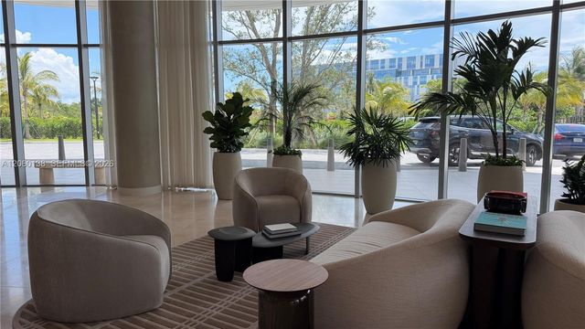 2411 Laguna Circle 1510, North Miami, FL 33181