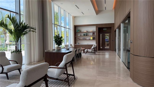2411 Laguna Circle 1510, North Miami, FL 33181
