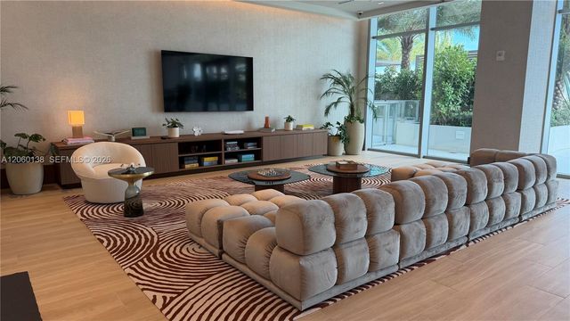 2411 Laguna Circle 1510, North Miami, FL 33181
