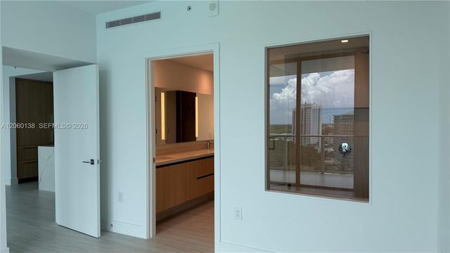 2411 Laguna Circle 1510, North Miami, FL 33181