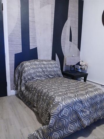 19061 Veronica Avenue, Eastpointe, MI 48021