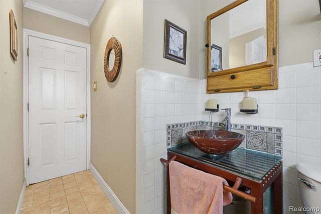 19061 Veronica Avenue, Eastpointe, MI 48021