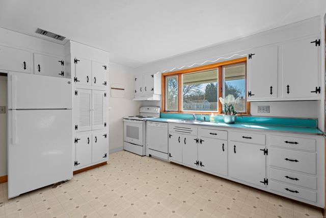 42 A & B New London Road, Groton, CT 06355